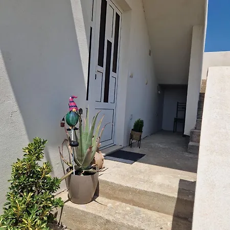 Апартаменты Apartman Mirko Rogoznica *