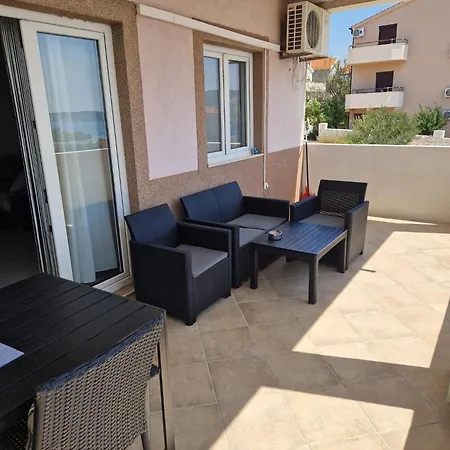 Apartman Mirko Rogoznica * Рогозница